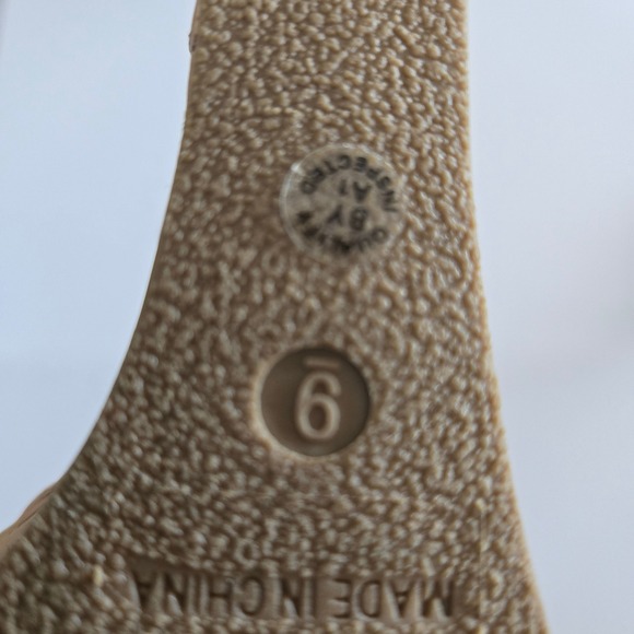 Arizona Jean Co Tan Faux Leather Beaded Wedge Sandals Women Size 9 - Picture 9 of 9